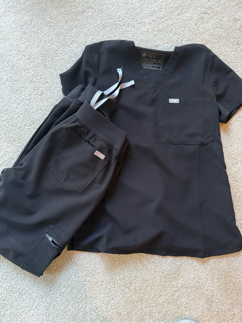 FIGS Black Scrub Top & Pants Set